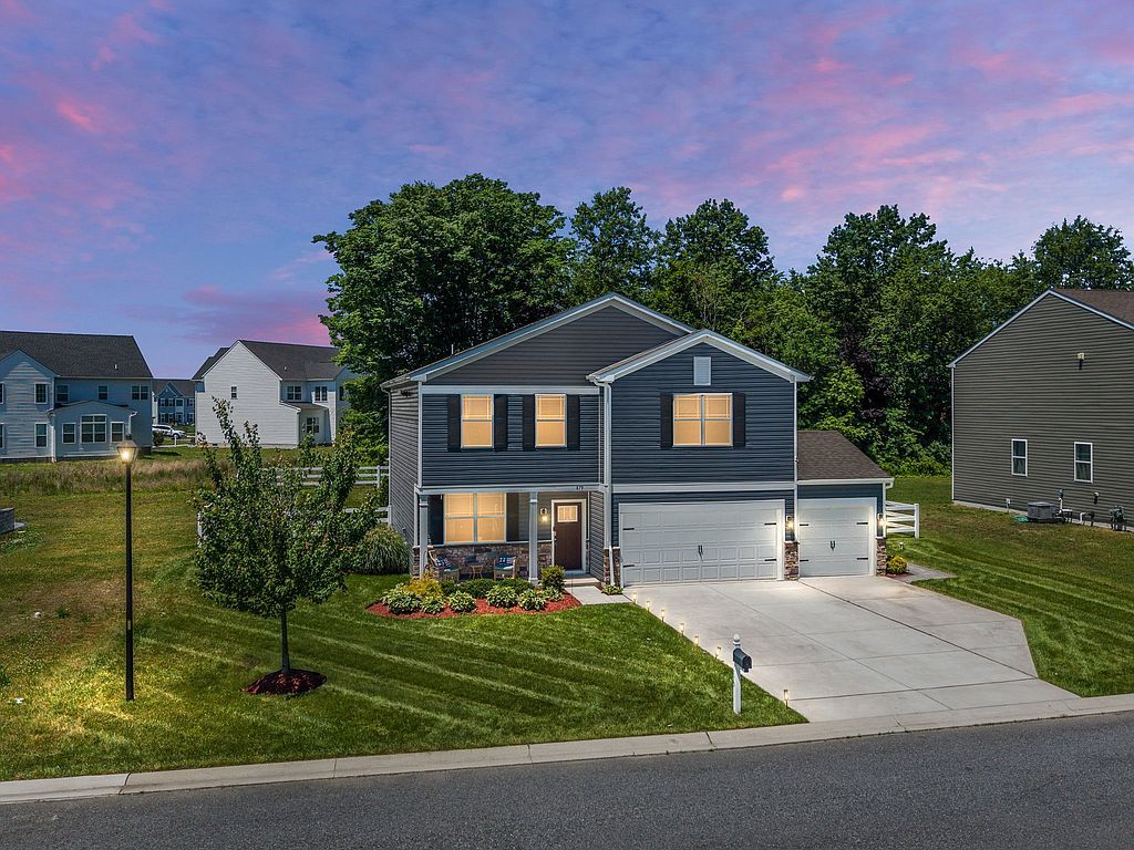 879 Red Maple Rd - Property Image