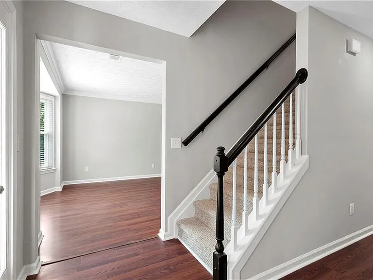 465 Mikasa Dr — Photo 17