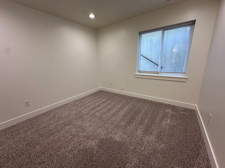 285 W Olympic Ln — Photo 7