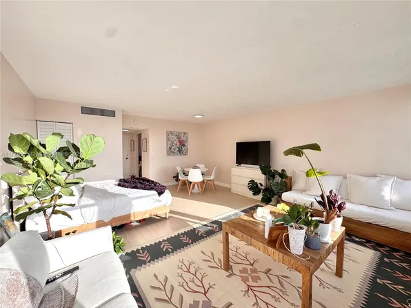 2899 Collins Ave APT 550, Miami Beach, FL 33140