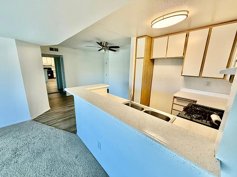 Lassen Apartments — Photo 12