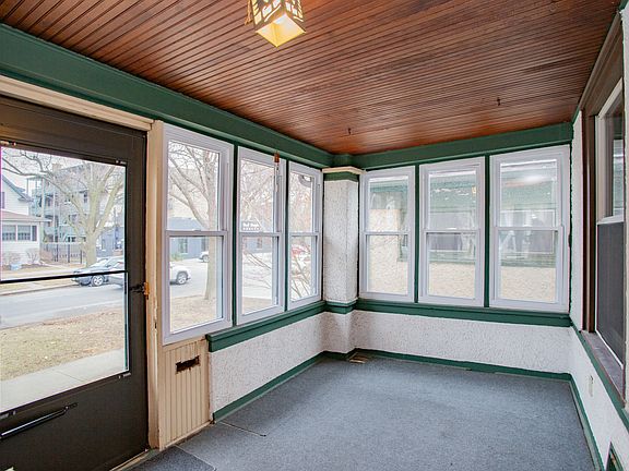 3rd image of 837 S Lombard Ave