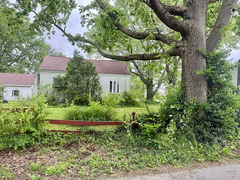 2nd image of 1885 N Lake Rd