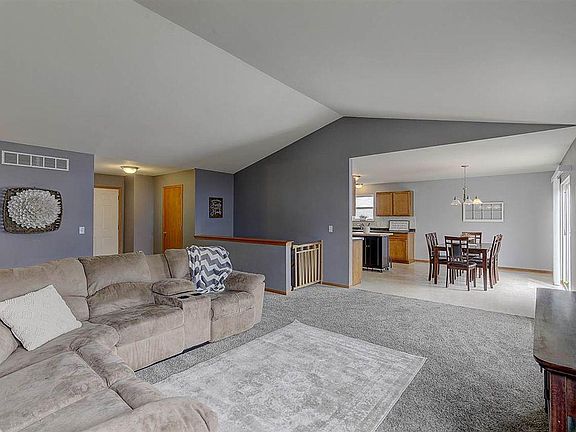 5th image of 410 Stonefield Ct