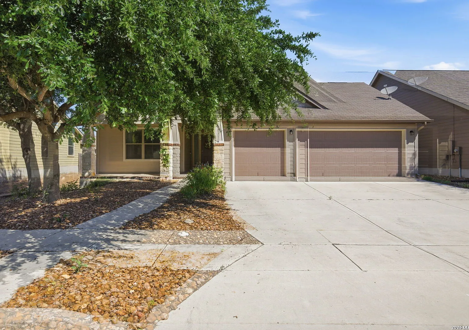 4 bed, 2840 sqft, $3,100 — Photo 3
