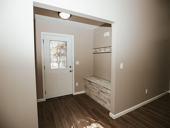 3rd image of 106 E Trett St