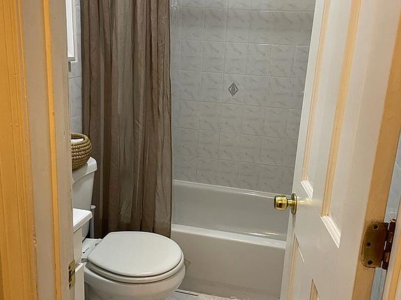 5th image of 373 Gates Ave APT 3
