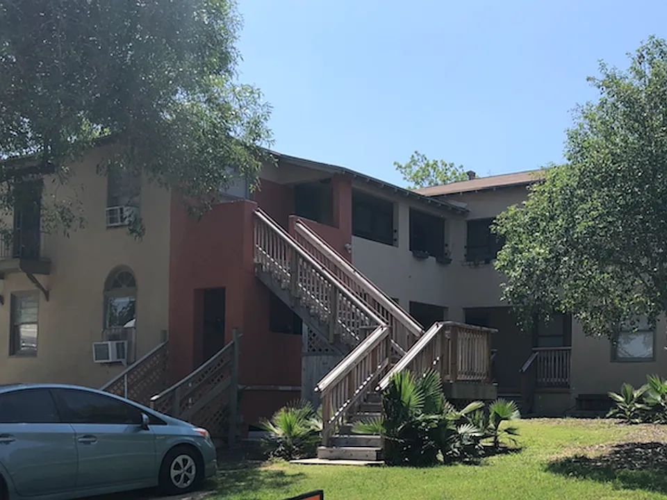 504 Elmhurst Ave #3