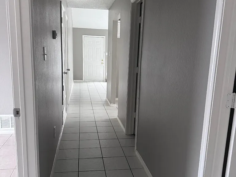 737 Valley Spring Dr — Photo 4