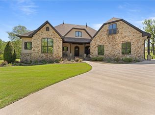 610 Winding Spring Dr, Fayetteville, AR 72703