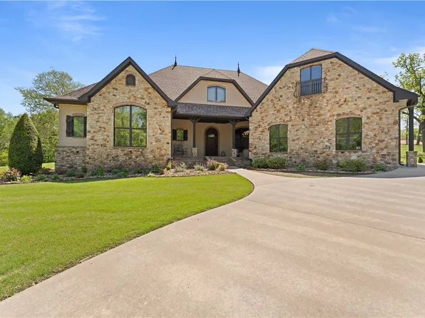 610 Winding Spring Dr, Fayetteville, AR 72703