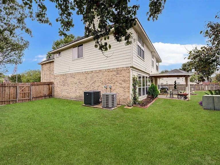 17015 Maricella Cir — Photo 28