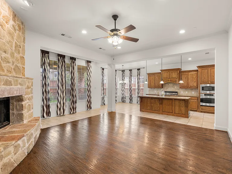 726 Sleepy Creek Dr — Photo 8