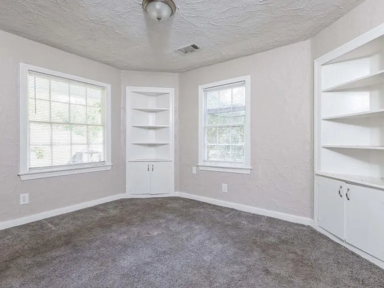 701 Cedarhurst Rd — Photo 8