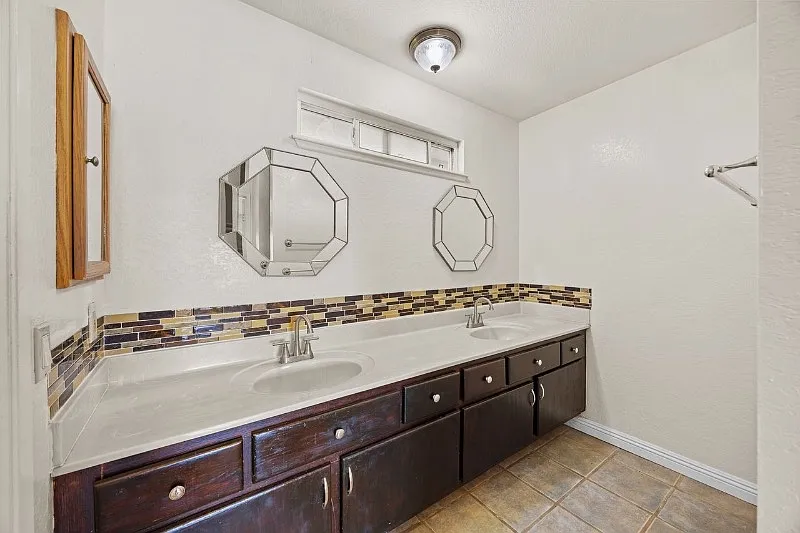 4 bed, 2.5 bath, 1920 sqft, $3,550 — Photo 3