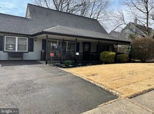 38 Canal Rd, Levittown, PA 19057