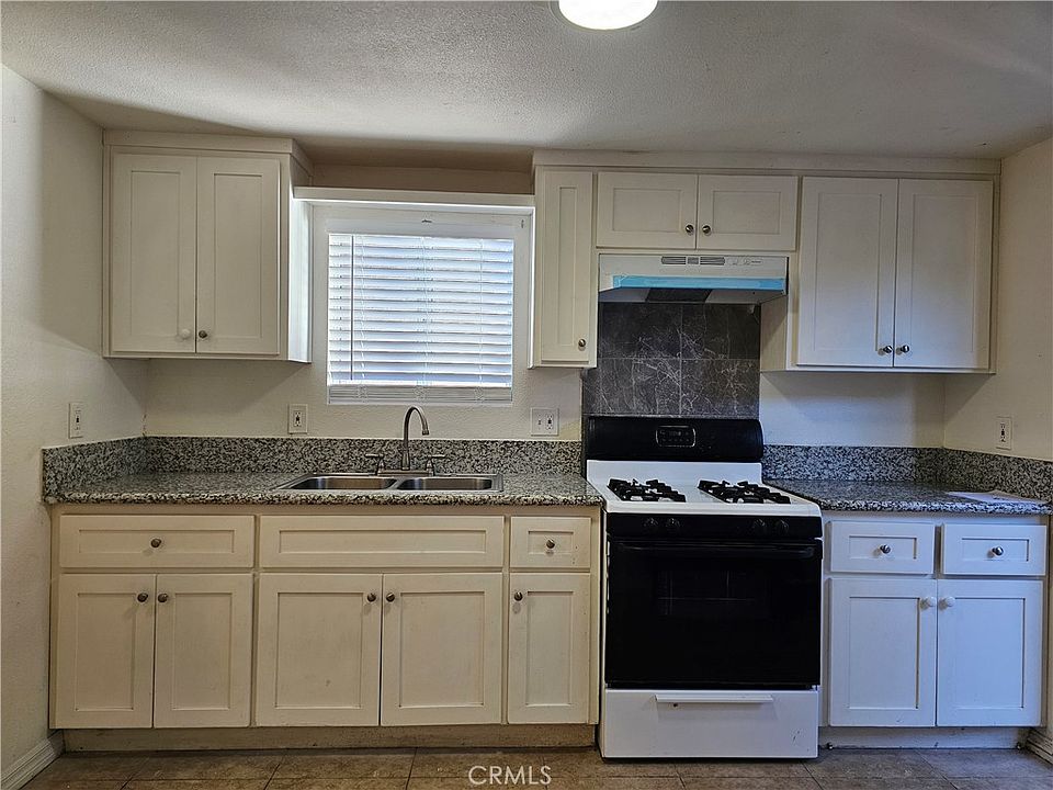 1st image of 218 E 25th St