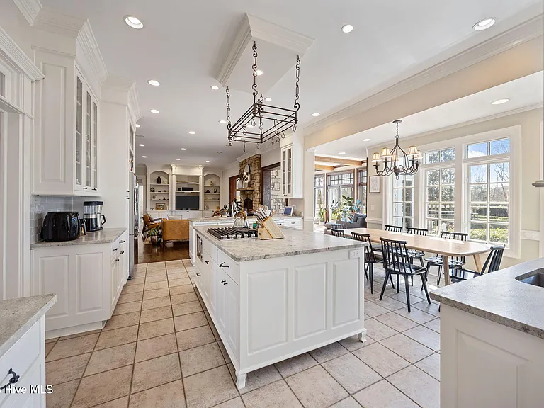Lexington Dr — Photo 14