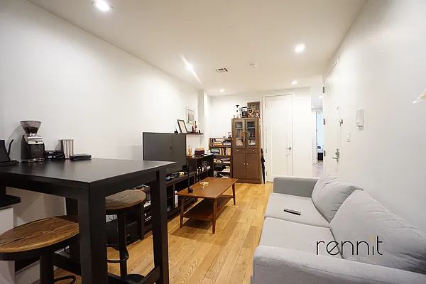 Rented by Rennit Inc. | media 4