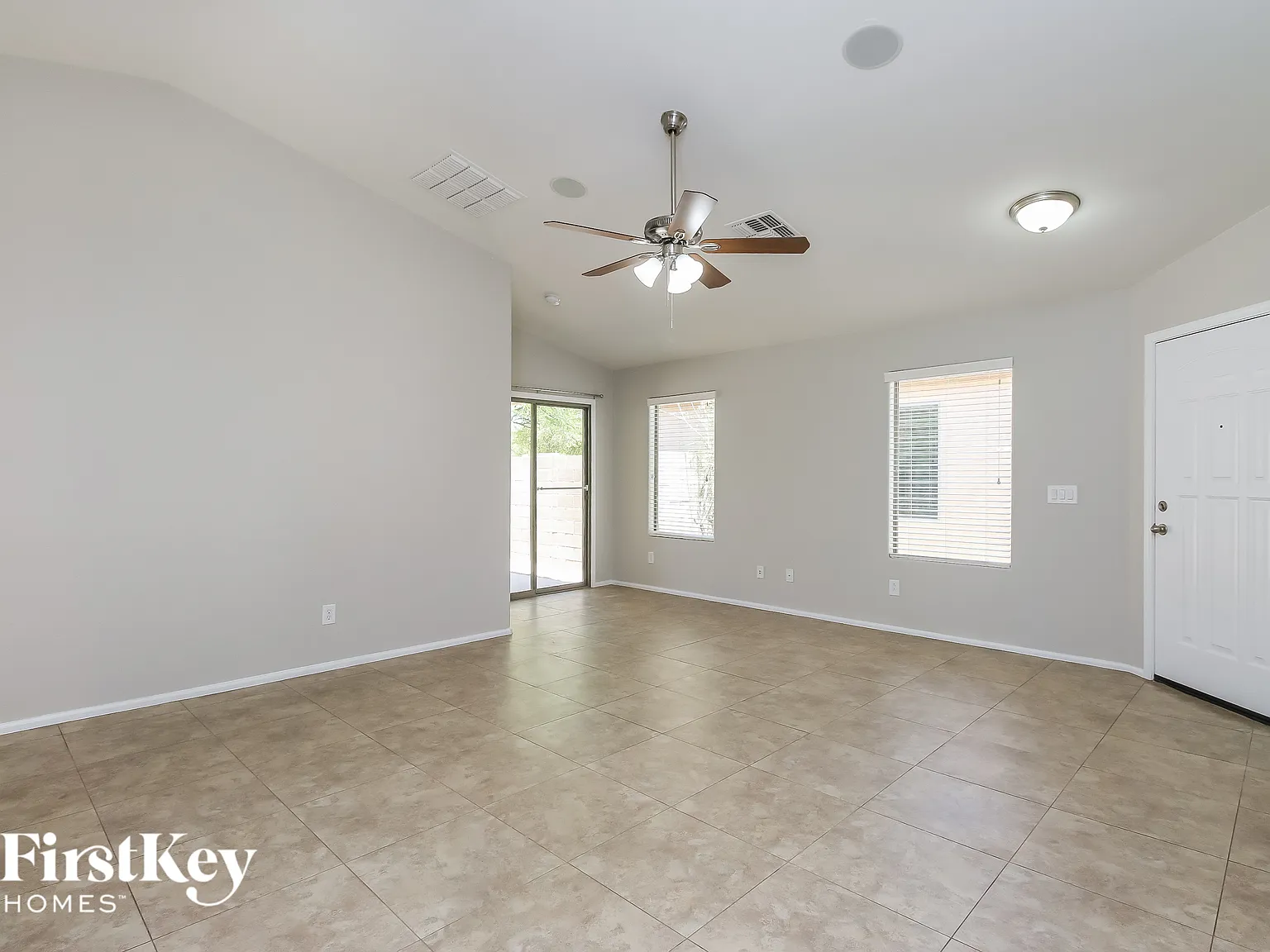 3 bed, 2.0 bath, 1465 sqft, $1,675 — Photo 2