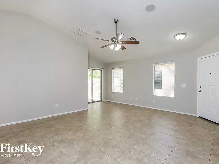 4186 E Aragonite Ln — Photo 2