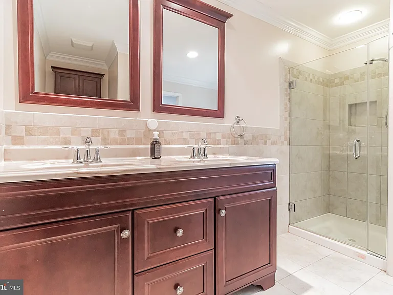 48 Stonehurst Ct — Photo 23