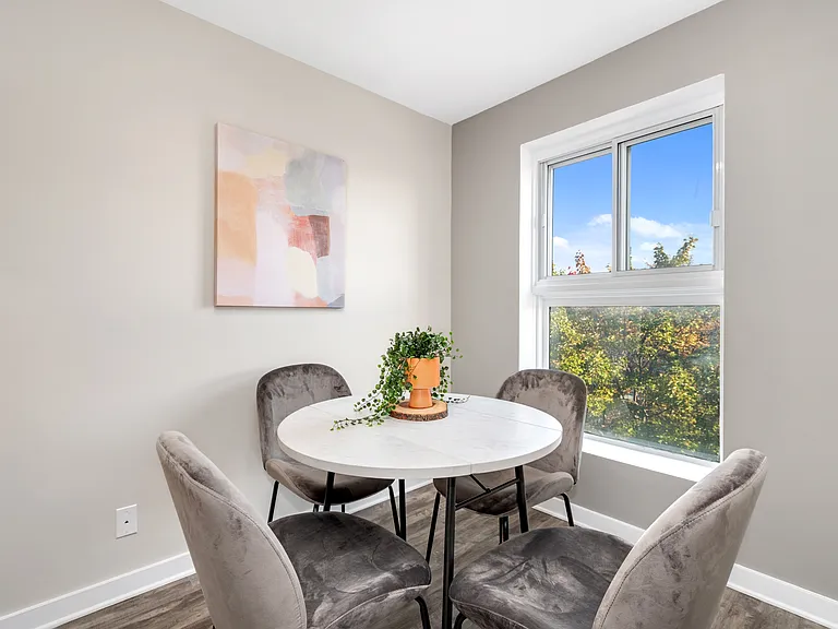 35 Woodridge Cres — Photo 33