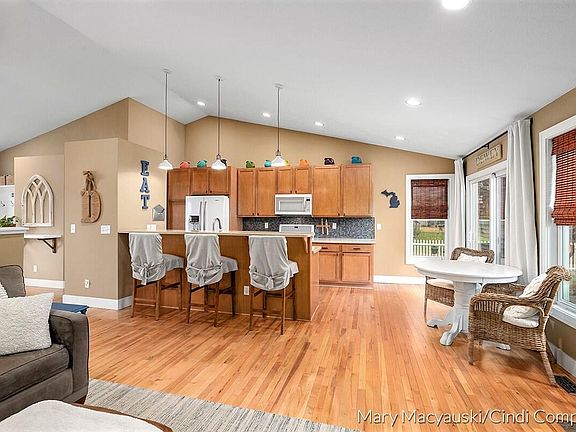 2nd image of 10401 Compton Dr