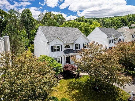4th image of 8 Steeplechase Way
