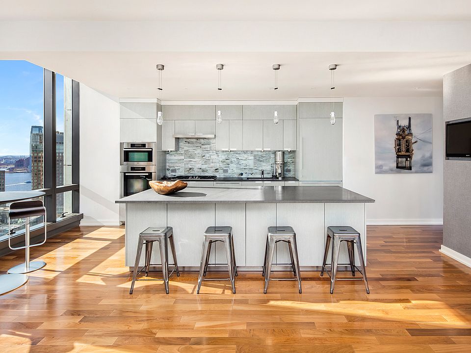 1st image of 101 Warren St #2840