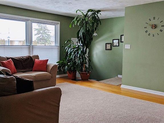 3rd image of 19 Zeller Ln