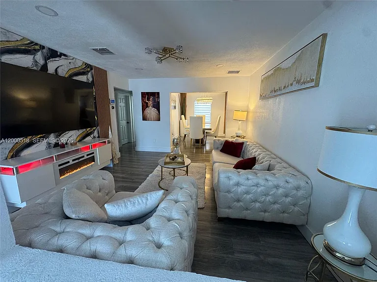 427 NW 19th Ave — Photo 3