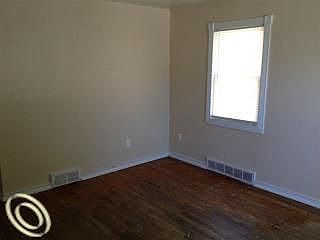 4th image of 26727 La Salle St