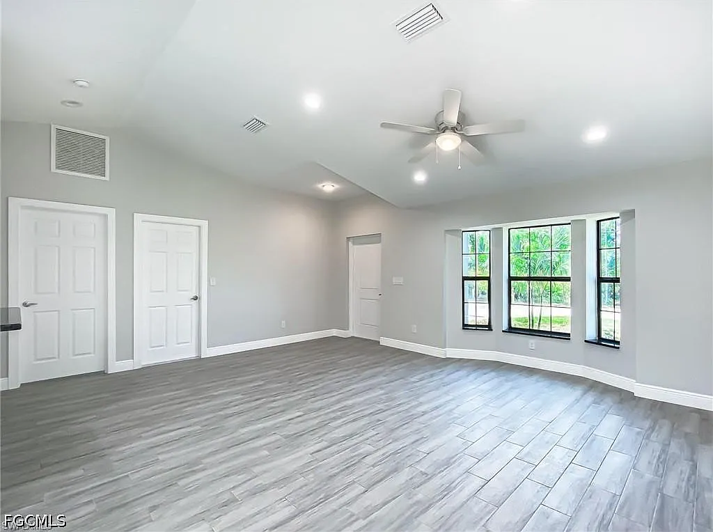 3 bed, 2.0 bath, 1204 sqft, $2,000 — Photo 4