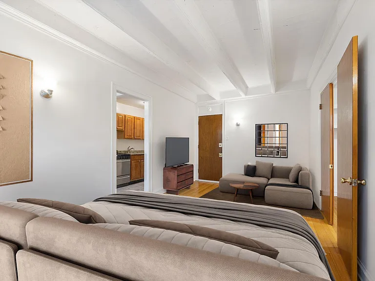 4701 N. Beacon — Photo 5