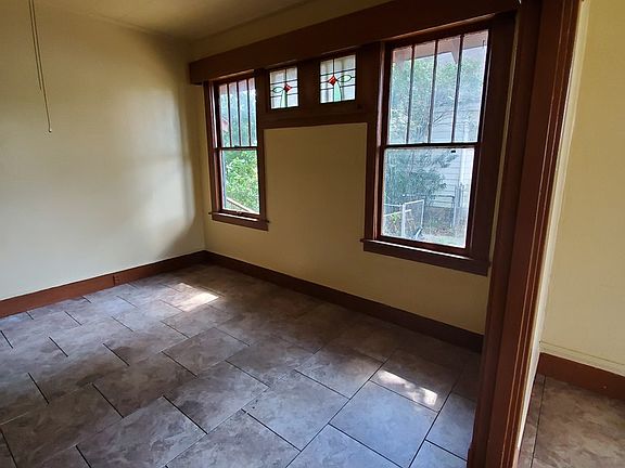 4th image of 225 Egan St