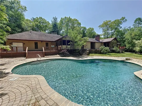 30 Pinnacle Mountain Road, Simsbury, CT 06070
