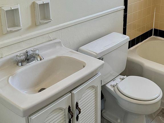 2nd image of 1518 W 7th Ave #1522