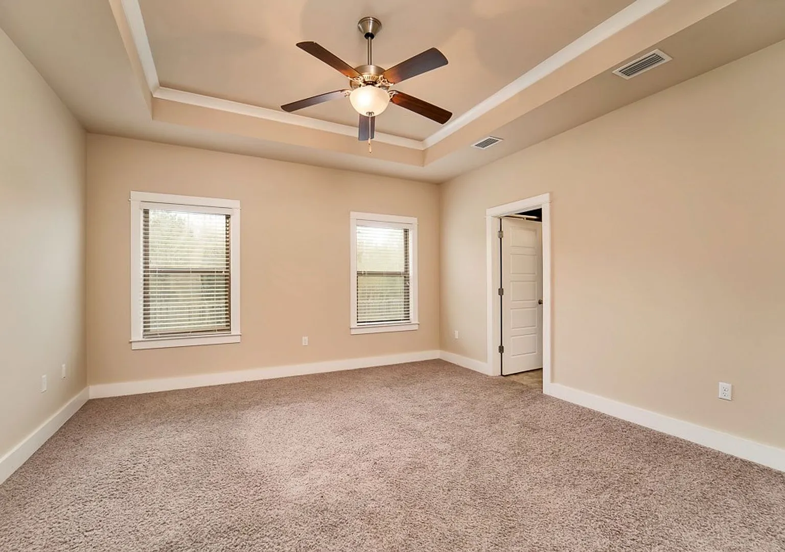 3 Bedroom Plus OFFICE in Bellaton! — Photo 3
