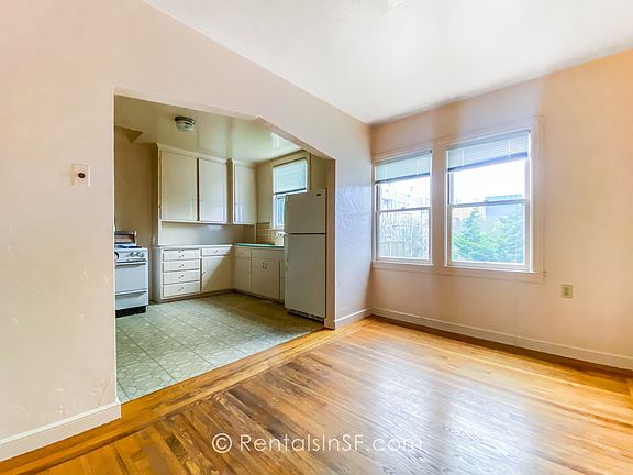 3rd image of 4638 Irving St