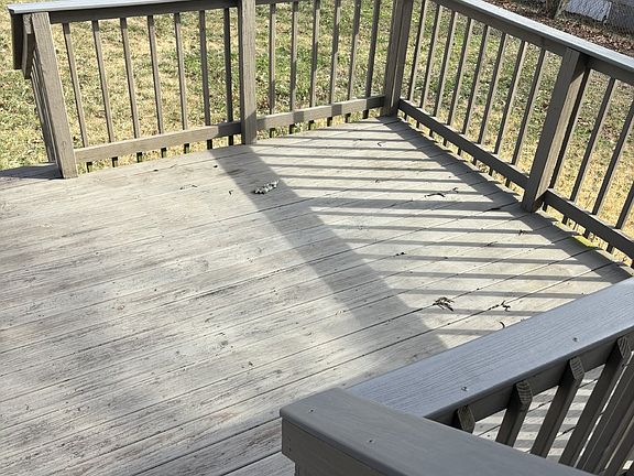5th image of 1017 Ross Ln