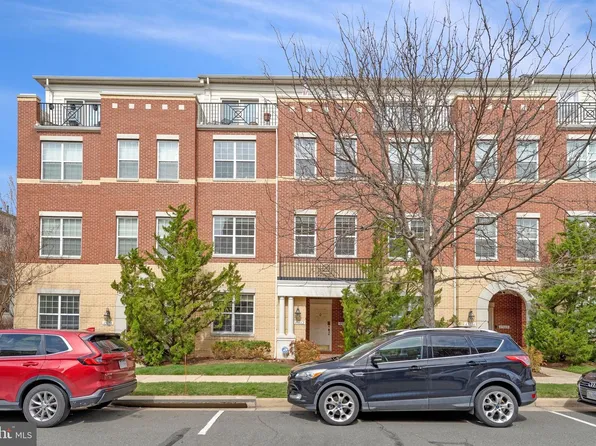 43662 McDowell Sq, Leesburg, VA 20176