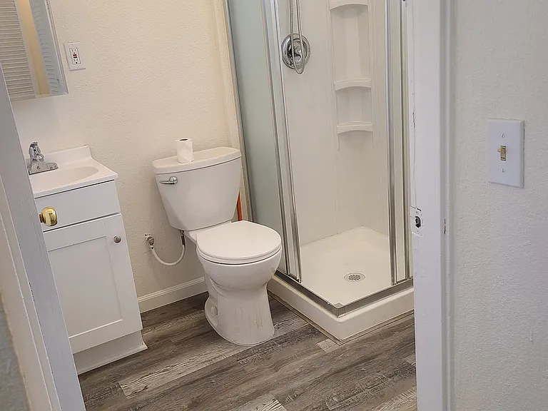 337 Brooks St #D — Photo 8