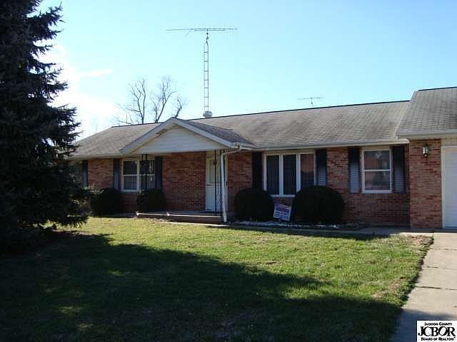 1st image of 300 Kelly Dr