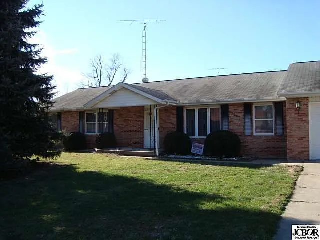 300 Kelly Dr photo 1