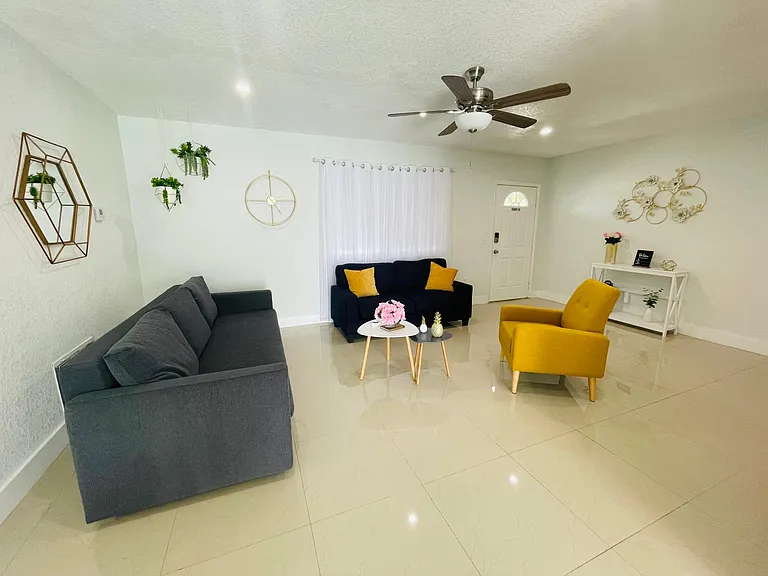 7904 Miramar Pkwy — Photo 17