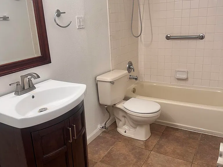 6700 Escondido Dr #G6 — Photo 16