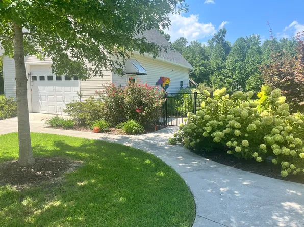 155 Horne Place Dr, Wilmington, NC 28401