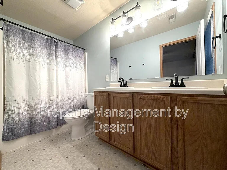 1005 NE Kamies Ln — Photo 9