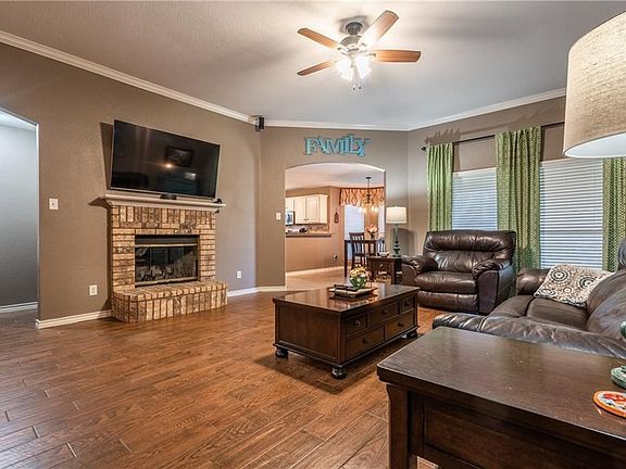 5th image of 421 Willow Vista Dr